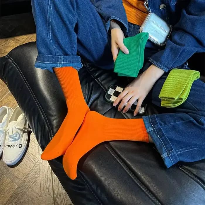 2025 nouvelles femmes hommes coton chaussettes rouge vert bas de noël Sport Absorption de la sueur été automne couleur unie heureux chaussette bonneterie