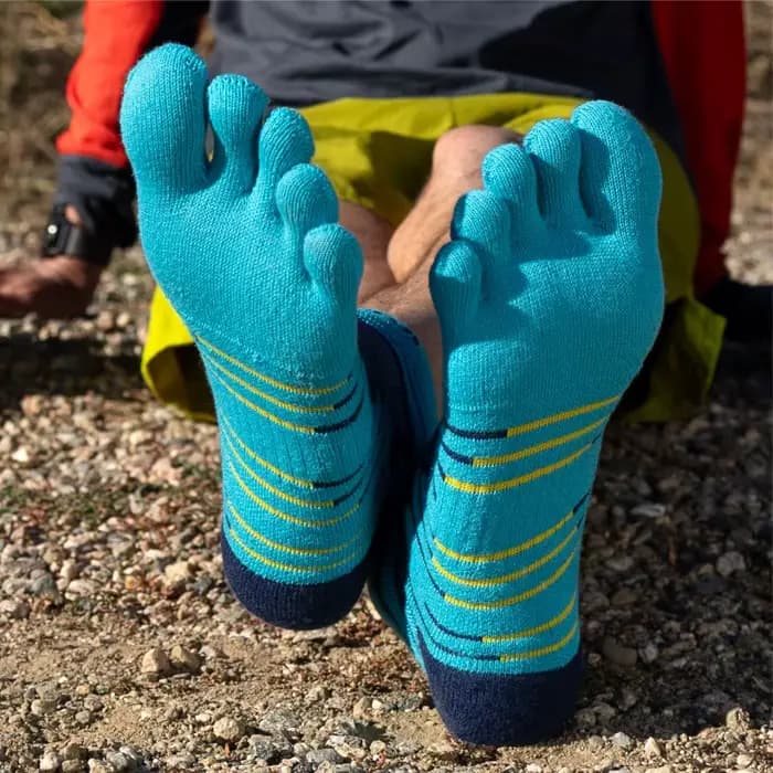 Injinji Chaussettes à cinq doigts Ultra Run Chaussettes de randonnée tout-terrain Chaussettes épaisses et chaudes.