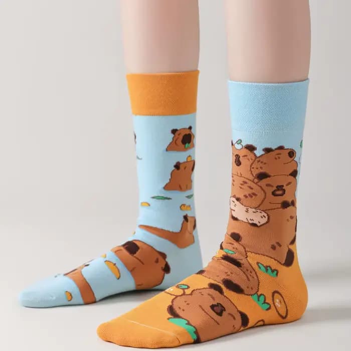 1 paire de chaussettes mi-mollet Capybara de dessin animé mignon