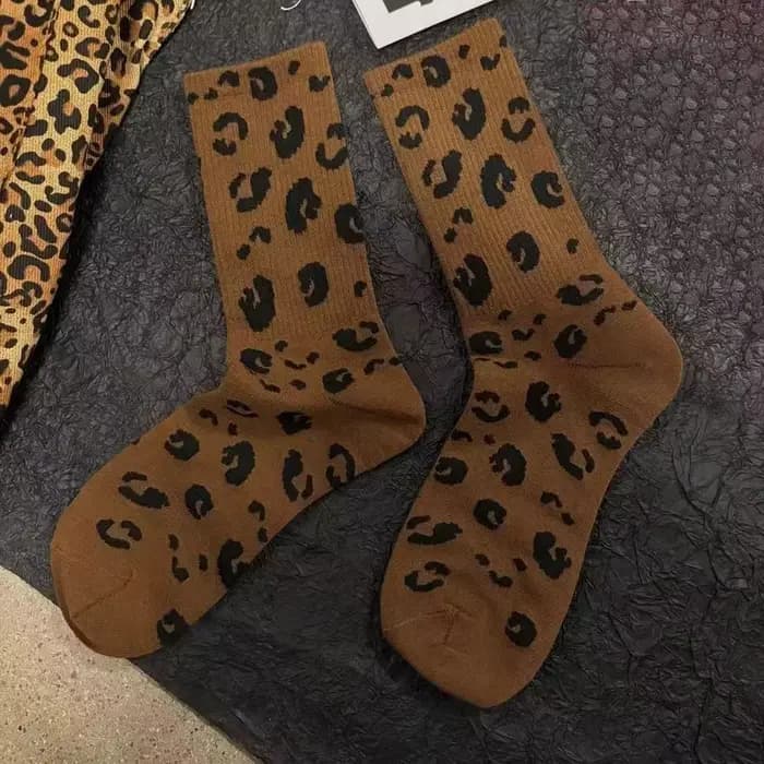 Chaussettes pour femmes Encore rouge mode personnalité rétro imprimé léopard automne hiver haute élastique longue taille Pile femme vêtements de rue
