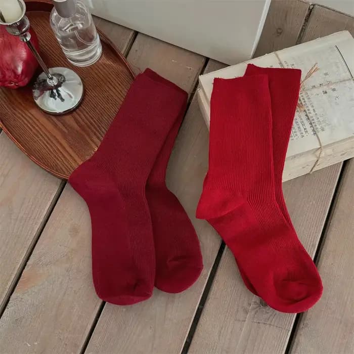 Chaussettes rouges élastiques en coton solide pour femmes