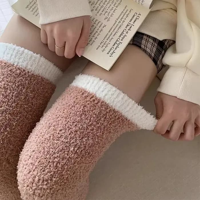 Chaussettes hautes au-dessus du genou pour femmes