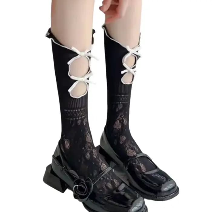 1 paire de chaussettes ajourées style Lolita et JK