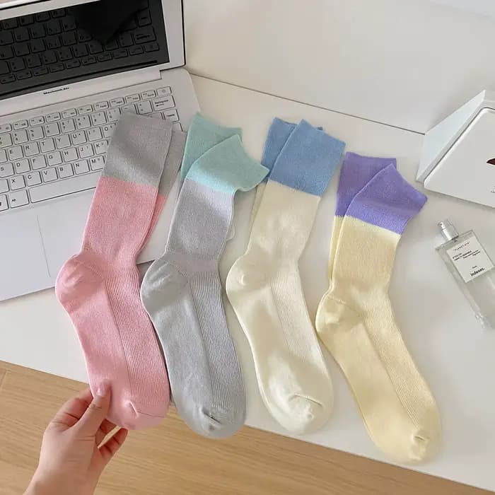 Chaussettes pour femmes Printemps-Été Respirantes Tendance Double Aiguille Ultra Fines Couleur Unie Amusantes Simples Mode Vente en Gros