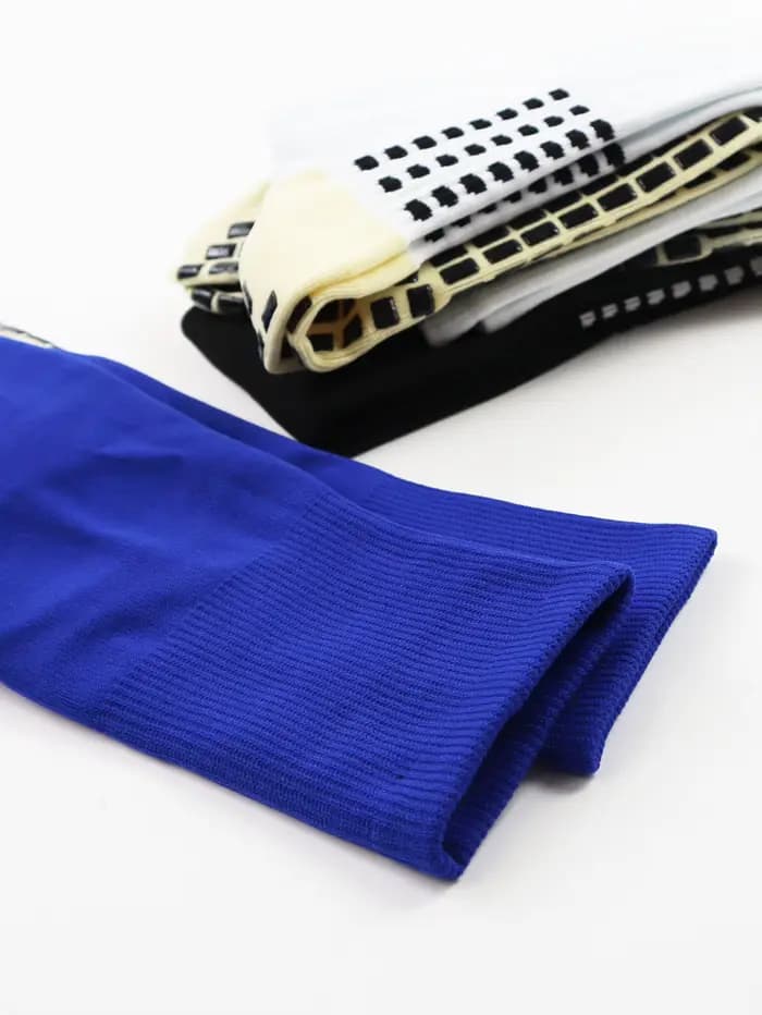 Nouvelles chaussettes de football longues avec ventouses en silicone antidérapantes pour hommes et femmes