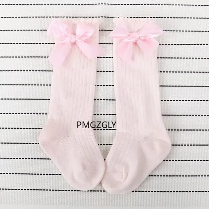Chaussettes blanches d'automne pour enfants en bas âge