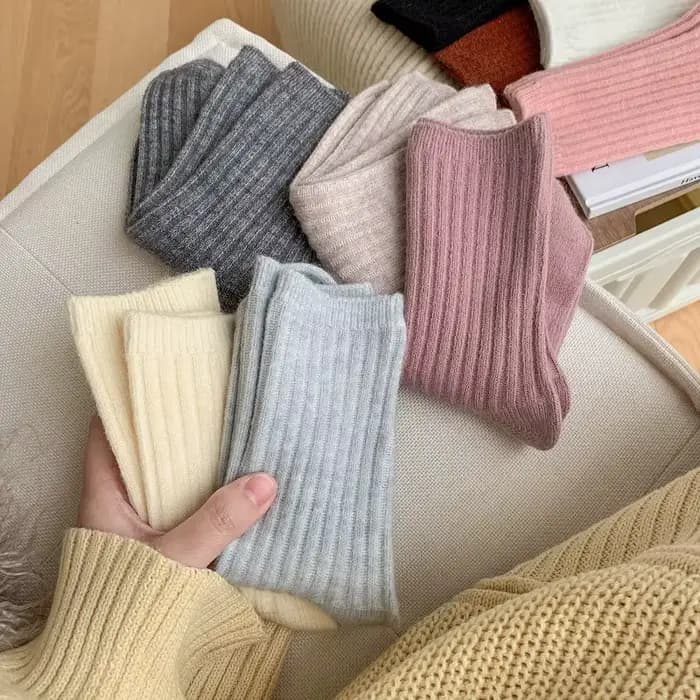 2025 nouveau hiver cachemire laine femmes chaussettes décontracté mode japonaise couleur unie plus épais longue