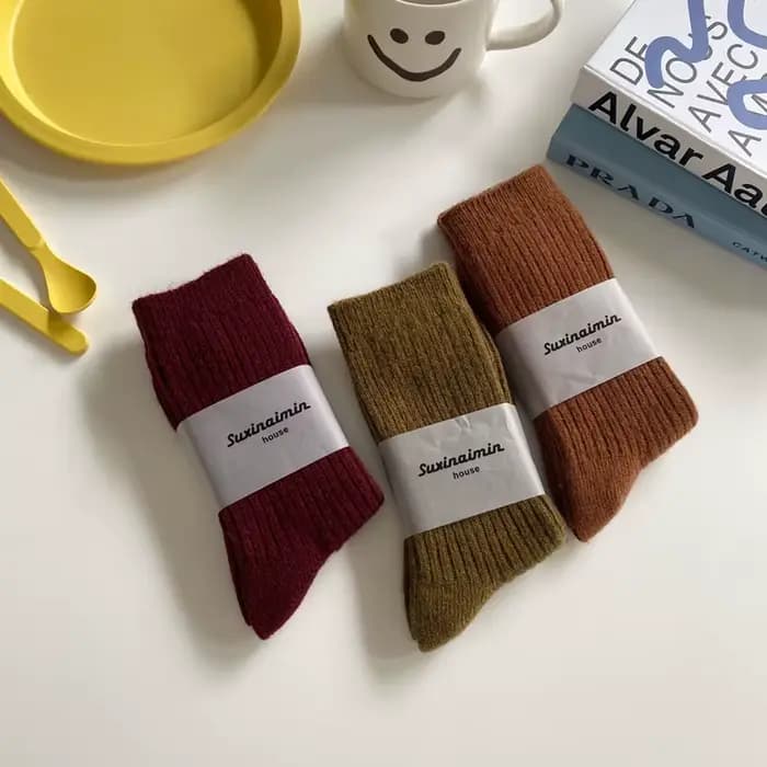 Chaussettes chaudes épaisses en laine mérinos pour femmes, classiques, couleur unie, côtelées, haute qualité, amples, mode japonaise, longues, hiver