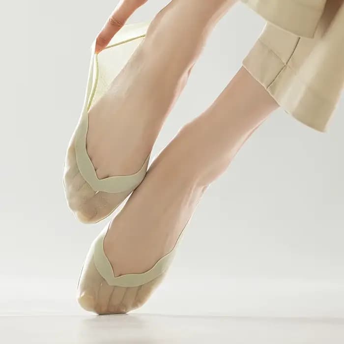 Chaussettes bateau antidérapantes en Silicone pour femmes, pantoufles en soie glacée sans couture, couleur unie, respirantes, invisibles, pour l'été