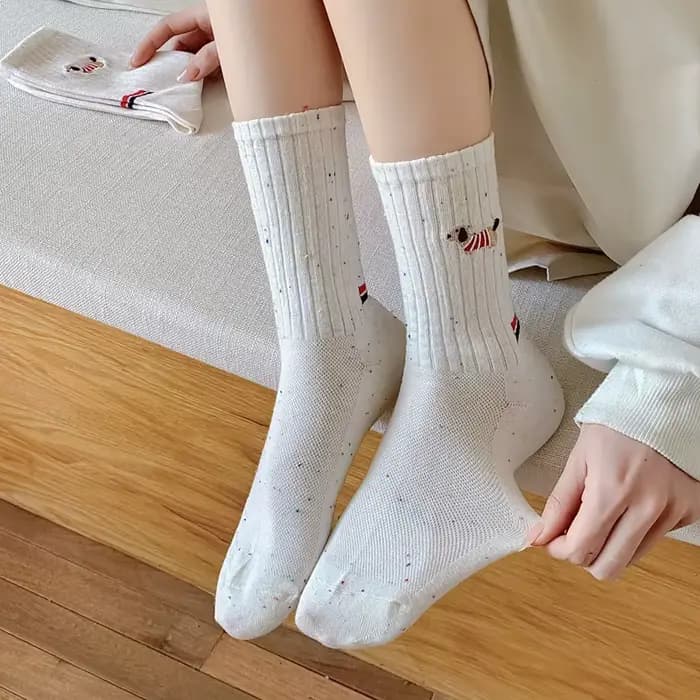 Chaussettes mi-tube brodées de chien saucisse pour femmes