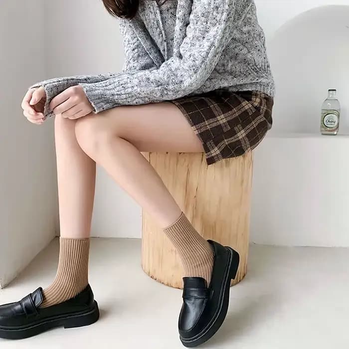 Chaussettes rayées confortables à col haut pour femmes