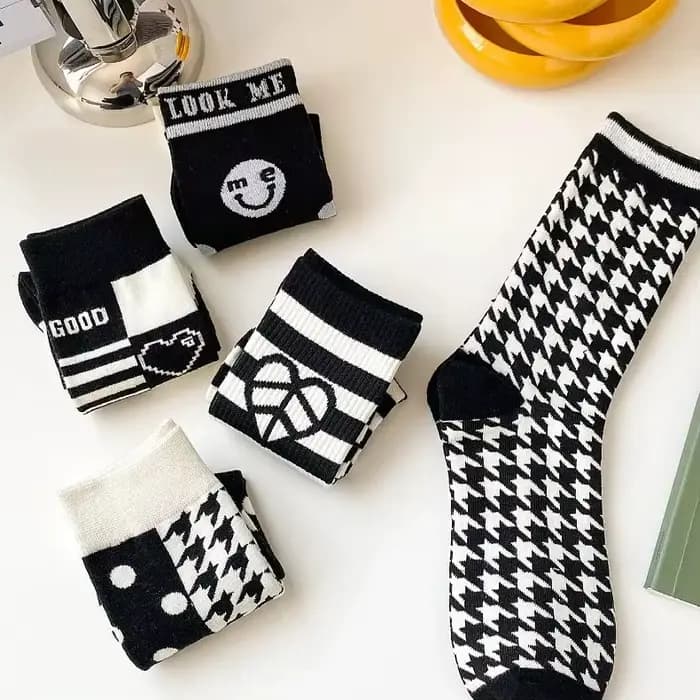 Femmes noir blanc laine chaussettes Plaid rétro vérifier fleur imprimé Harajuku filles chaussette femme hiver chaud
