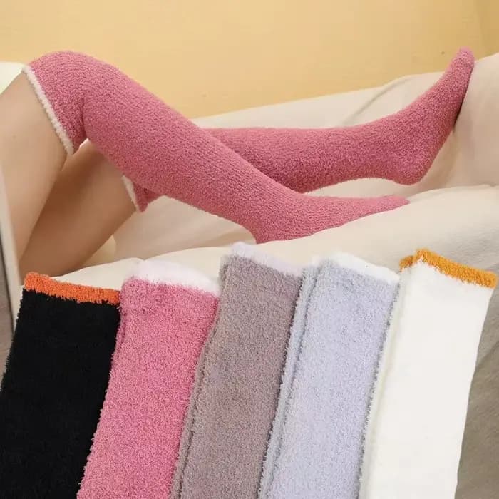 Chaussettes hautes au-dessus du genou pour femmes