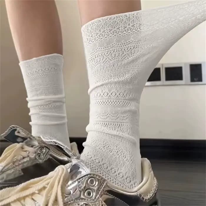 Chaussettes en dentelle de nylon évidées pour femmes, chaussettes blanches Pys, chaussettes douces, chaussettes fines rétro, chaussettes d'équipage de fleurs pour dames