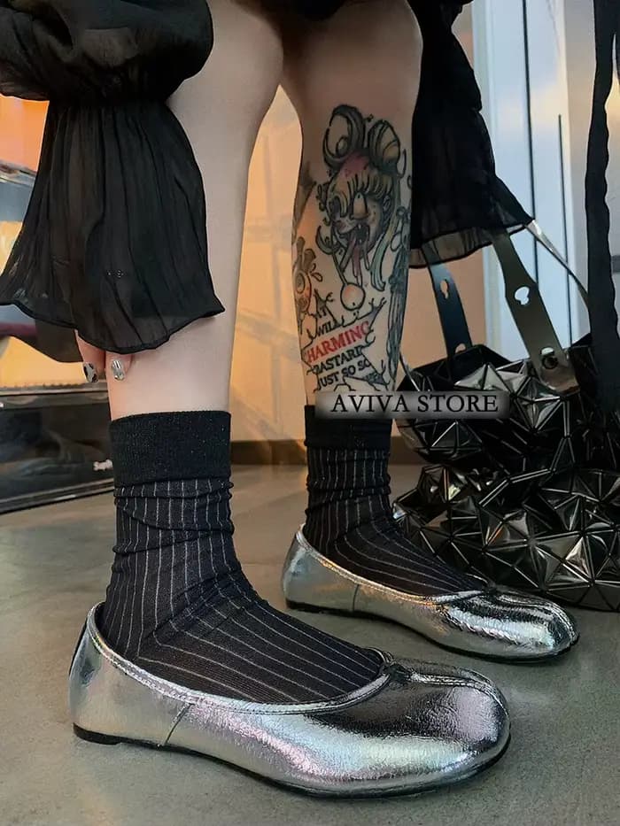 Haute qualité confortable été Ultra-mince bout fendu femme coton chaussettes doré soie rayure deux orteils japonais Harajuku Tabi Sox