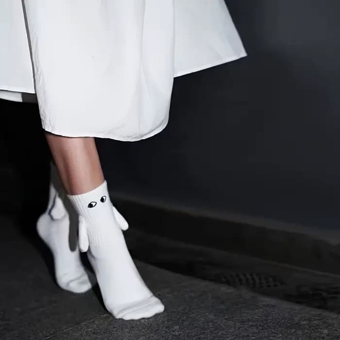 2/4/6/10 paires chaussettes magnétiques avec mains femmes hommes mode noir blanc drôle mignon dessin animé yeux Couple