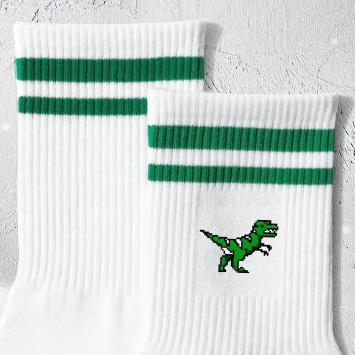 Chaussettes confortables et mignonnes de dinosaures de dessin animé à rayures vertes pour hommes et femmes