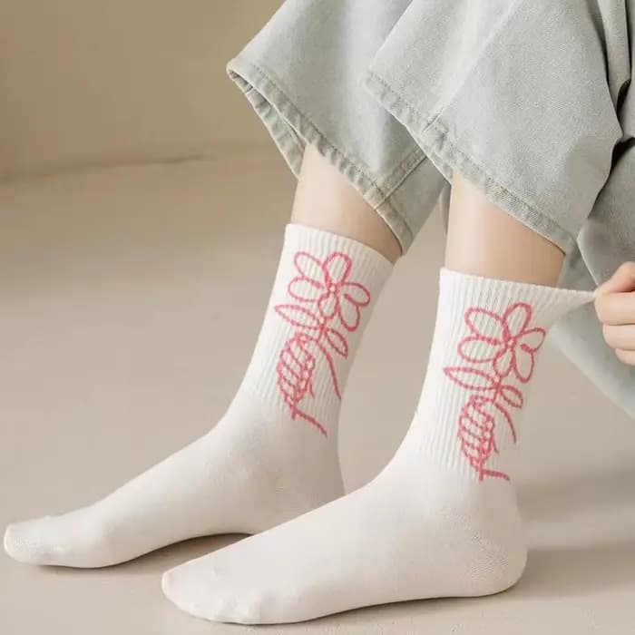 Femme drôle rayé lettre coton chaussette Harajuku doux fleur imprimé Hip Hop blanc chaussettes de sport décontracté respirant heureux longs Soxs