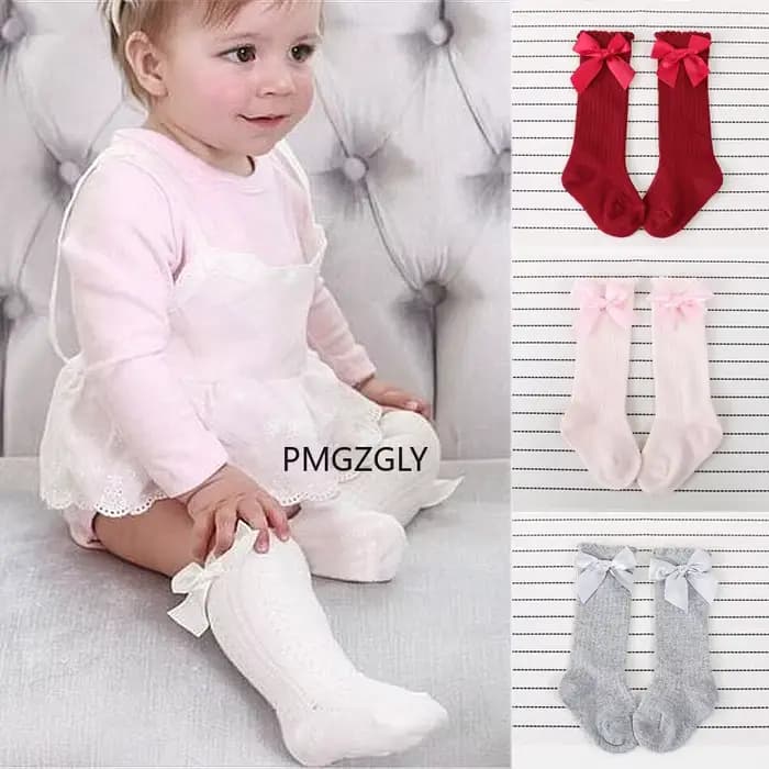 Chaussettes blanches d'automne pour enfants en bas âge