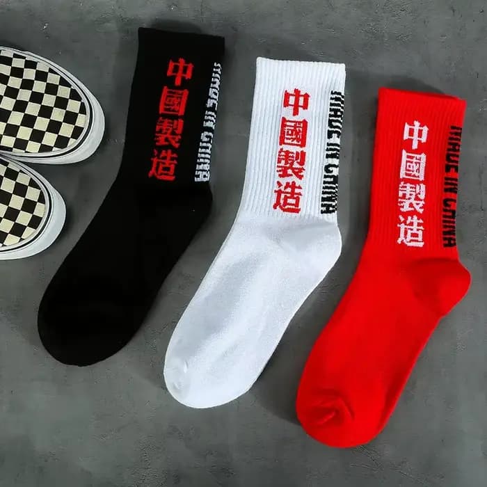Impression lettre noir blanc rouge hommes affaires coton chaussettes mâle drôle mode Harajuku Hip Hop rue Skate