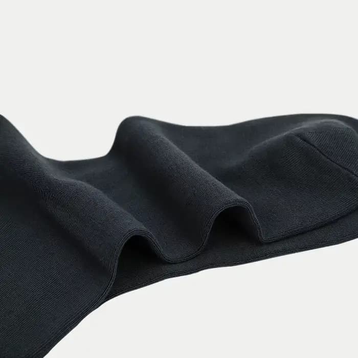 Nouvelles chaussettes pour hommes en fibre de bambou, à compression, longues, pour l'été et l'automne, style business décontracté, couleur unie noir et blanc, chaussettes habillées pour homme, cadeau