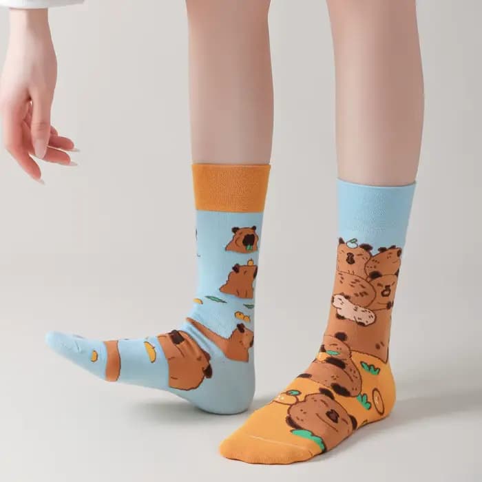 1 paire de chaussettes mi-mollet Capybara de dessin animé mignon