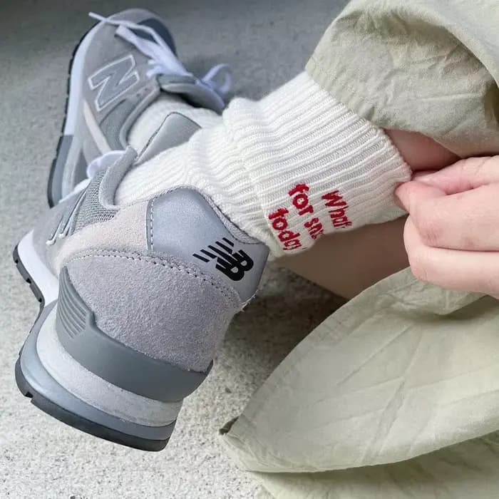 Mode pour les femmes lettres anglaises broderie fil épais coton chaussettes mi-tude haute qualité Style japonais mignon doux Sox