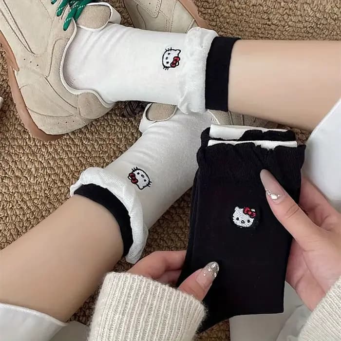 Chaussettes à volants Hello Kitty, chaussettes en coton pour filles, chaussettes courtes Kawaii avec broderie de nœud