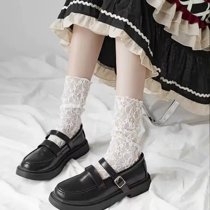 Chaussettes Ultra-fines en maille de dentelle douce pour filles, bonneterie Lolita Sexy pour femmes, motif de fleurs blanches et noires