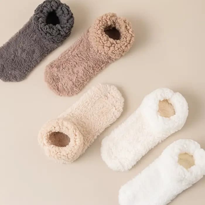 Chaussettes de sol confortables doublées de polaire pour femmes, semelles antidérapantes, intérieur en peluche pour le confort et la chaleur, chaussettes de sol d'hiver sûres