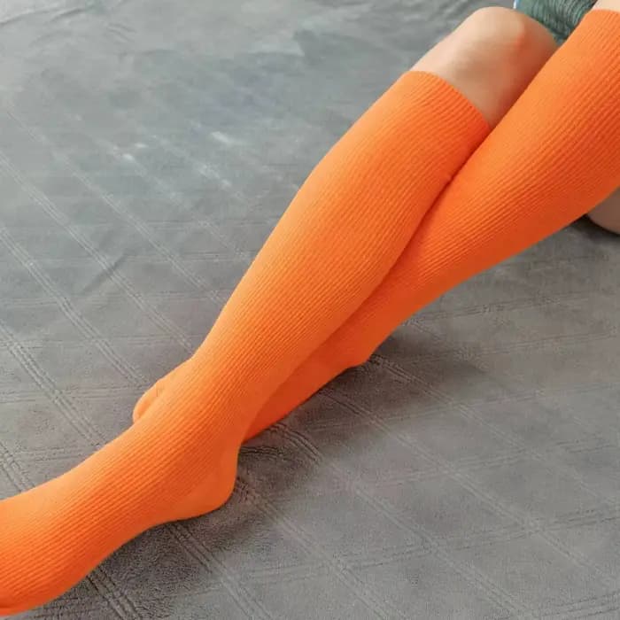 Chaussettes longues coréennes en coton pour femmes, couleur bonbon, hauteur des genoux, bleu Klein, Orange, jaune, école, hiver, chaud, néon, Fluorescent, gothique, rose
