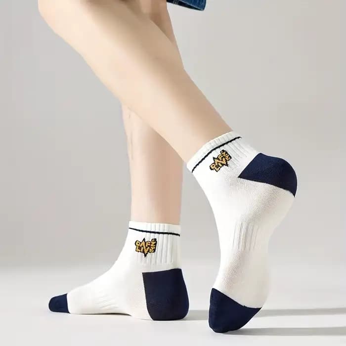 Chaussettes fines de couleur claire pour hommes