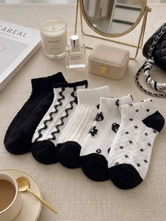 5 paires de chaussettes pour femmes, accessoires féminins, chaussettes courtes, noires, pas chères, vêtements Y2K, mignonnes, sportives, amusantes, chaussures, cadeau