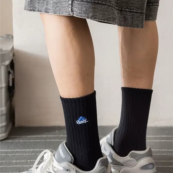 Chaussettes mi-tube pour hommes, chaussettes en coton respirantes, chaussettes de sport, de course, de couleur unie, légères, tendance, printemps-été