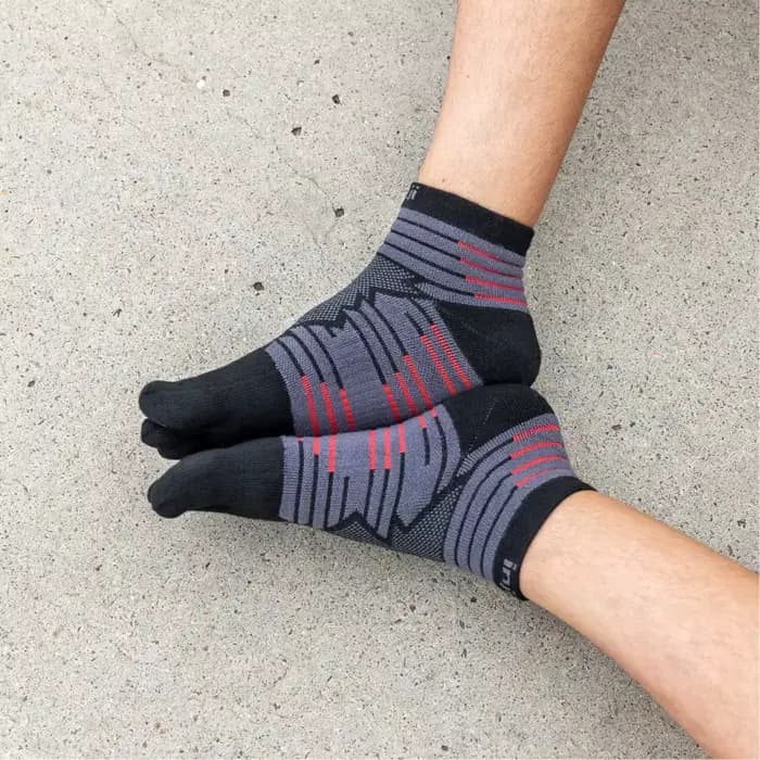 Injinji Chaussettes à cinq doigts Ultra Run Chaussettes de randonnée tout-terrain Chaussettes épaisses et chaudes.
