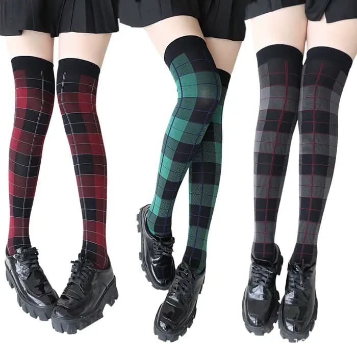 Chaussettes pour femmes en nylon 50D, rouge et noir, motif écossais audacieux, chaussettes opaques à motif écossais, longueur totale 55 cm