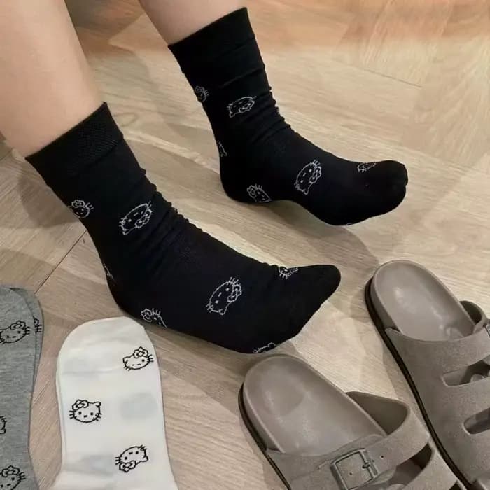 4 paires de chaussettes mi-hautes pour femmes, motif de dessin animé Sanrio Hello Kitty imprimé, polyvalentes, douces, décontractées, respirantes, couleur unie