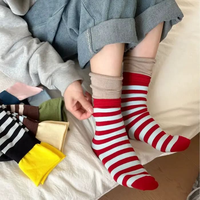 Chaussettes japonaises pour femmes, chaussettes mi-tube coréennes assorties aux couleurs d'automne et de printemps, chaussettes longues en coton tricoté rayées, décontractées et tendance