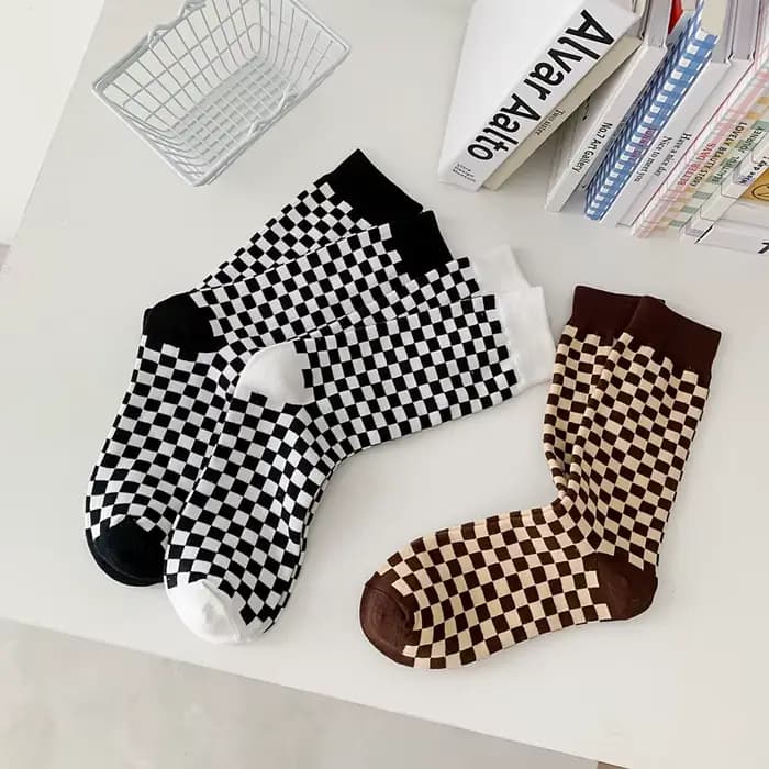 Chaussettes pour femmes printemps-été respirantes décontractées à côte haute à carreaux, tendance mode, en coton peigné respirant, vente en gros