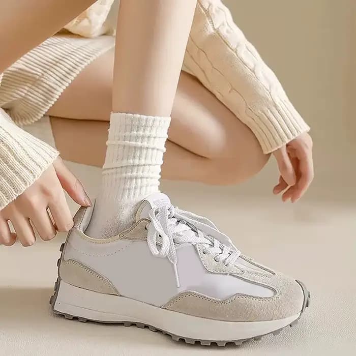 Chaussettes rayées confortables à col haut pour femmes