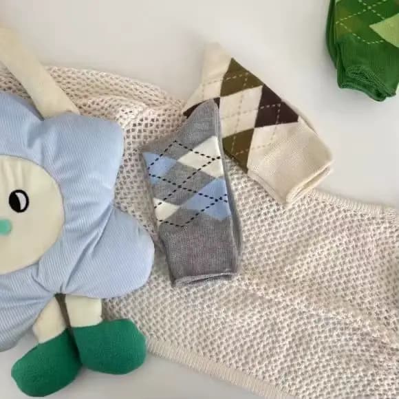Chaussettes mi-tube à carreaux diamantés pour femmes