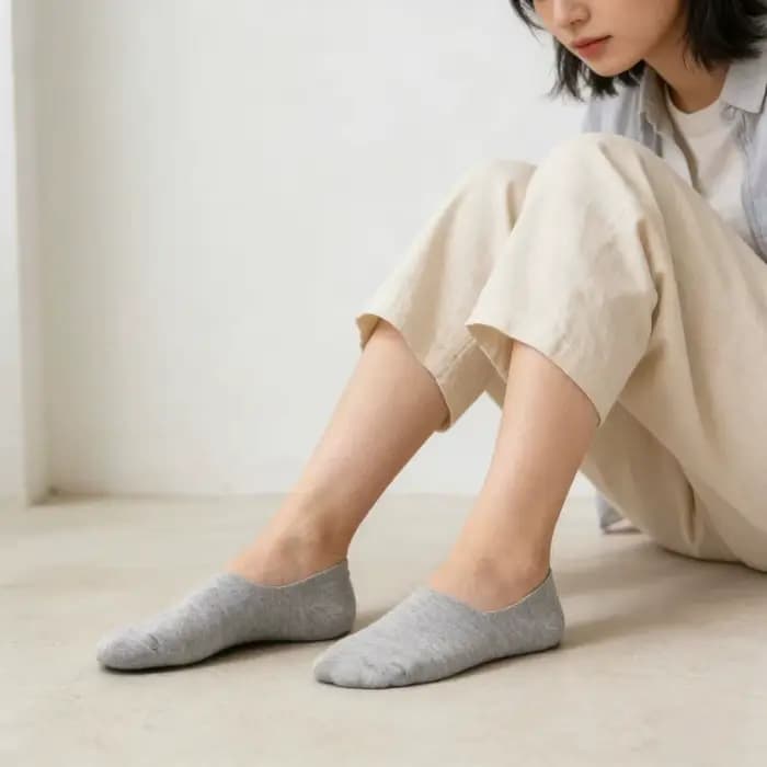 5 paires de chaussettes invisibles sans couture pour femmes, printemps-été, antidérapantes, en silicone, à coupe basse, couleur unie gris, style européen