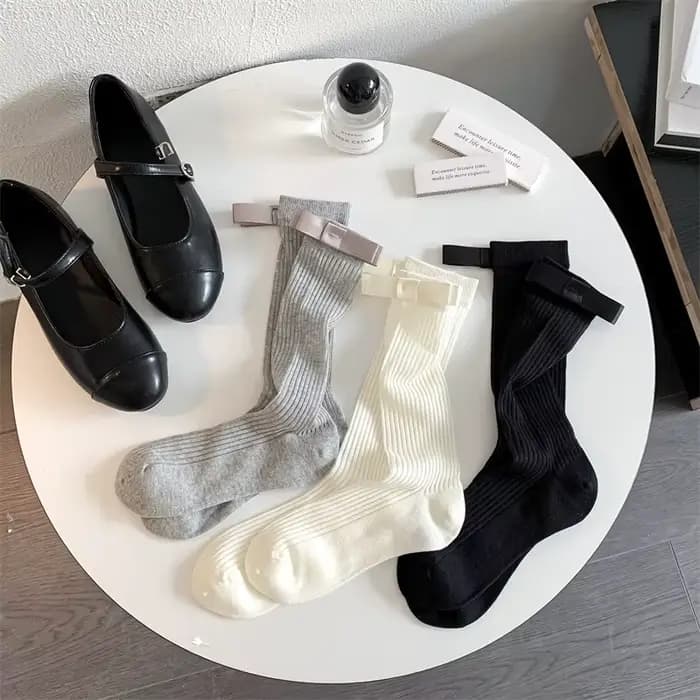 Chaussettes Femme Printemps-Été Ultra-fines à Nœud et Rayures Verticales, Respirantes et Douces, Tendance Mode, Vente en Gros