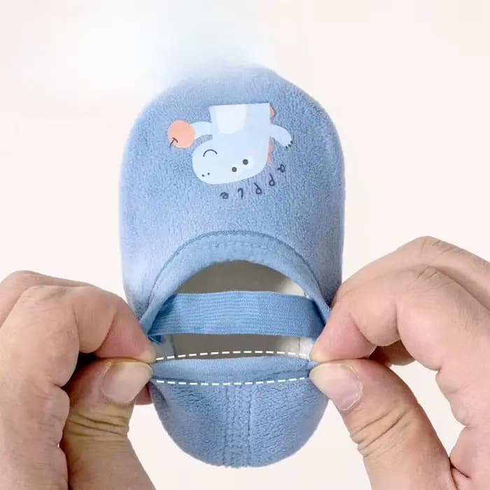 Chaussettes antidérapantes pour bébé, chaussettes chaudes d'hiver pour nouveau-né, avec semelle en caoutchouc, pour filles et garçons, pantoufles de sol pour nourrissons et enfants, nouvelle collectio