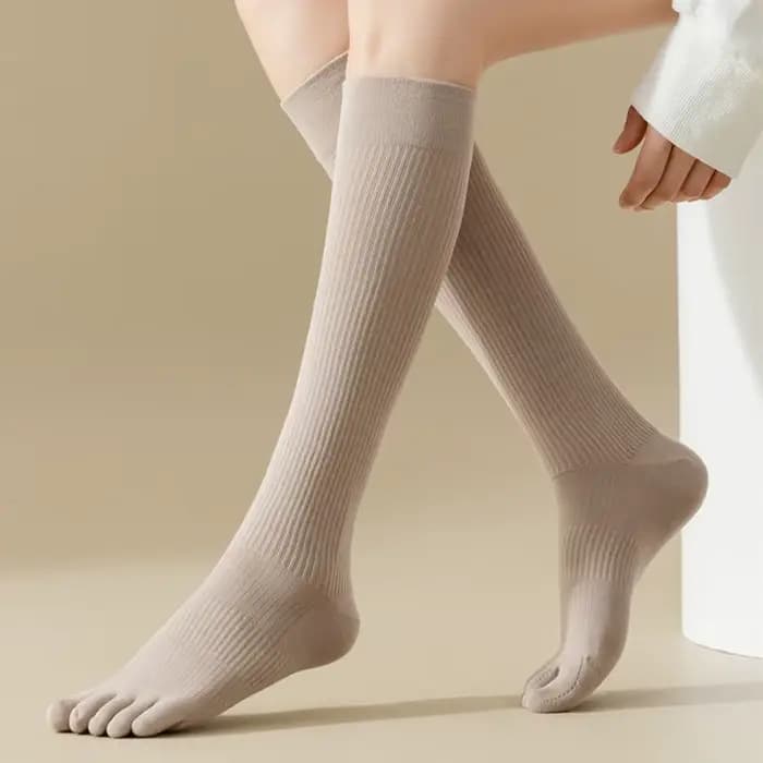 1 paire de chaussettes hautes en coton pour femmes