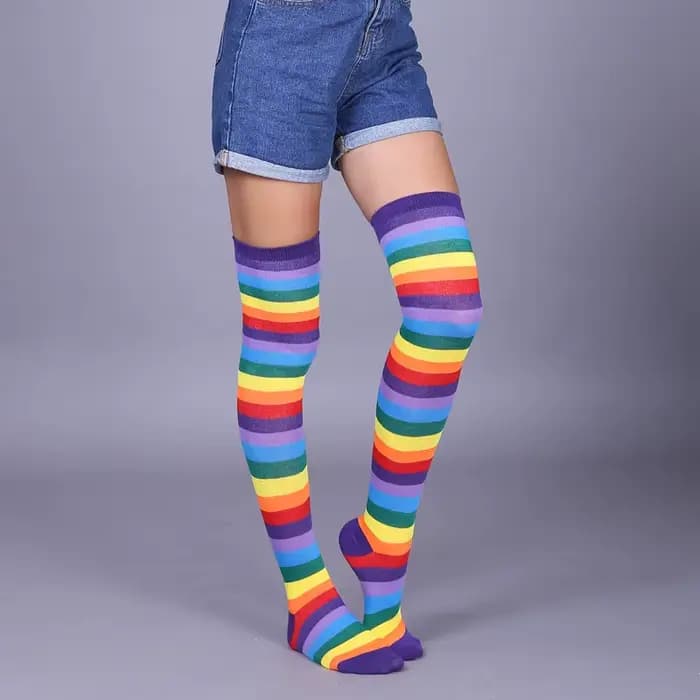 Chaussettes hautes à rayures arc-en-ciel pour femmes
