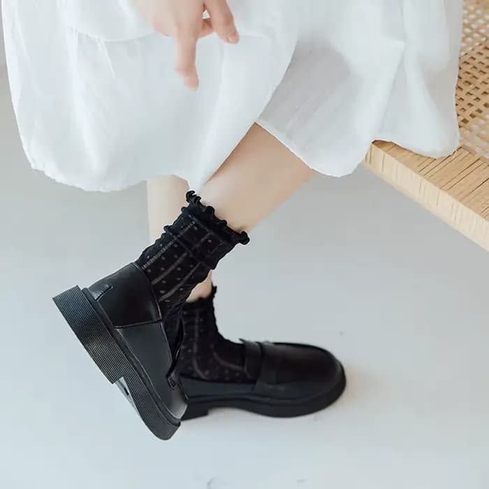 Printemps été mode femmes chaussettes dame longue noir blanc dentelle Harajuku à volants décontracté doux Kawaii Floral respirant luxe Lolita