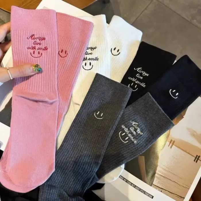 Femmes chaussettes mignonnes coton Kawaii brodé lettre drôle