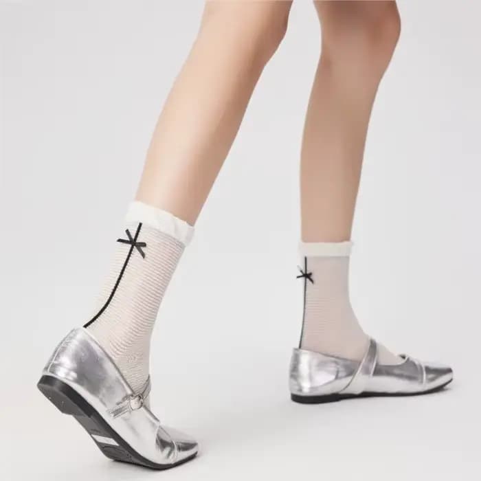 Chaussettes pour femmes Printemps-Été Ultra-fines Sans Coutures Tendance Légères Respirantes Mi-mollet en Coton Couleur Unie Vente en Gros