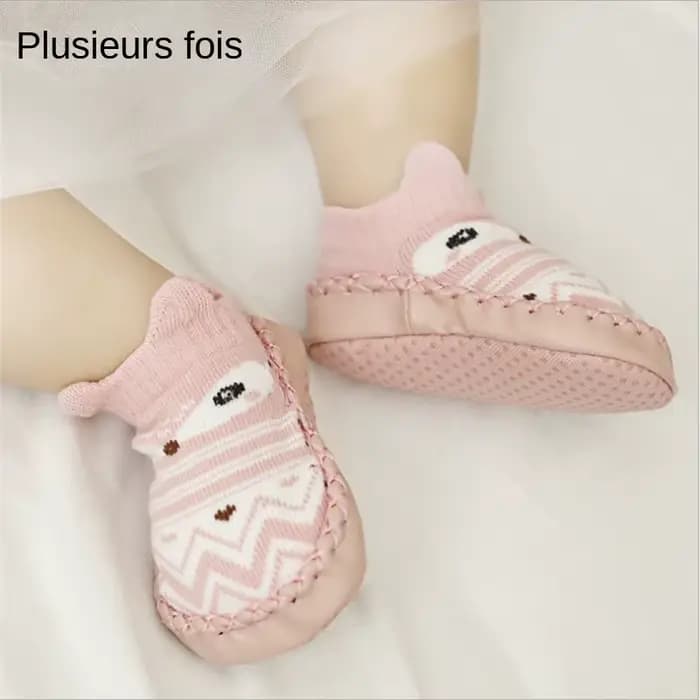 Chaussettes pour bébé avec semelles en caoutchouc, à la mode, pour nouveau-né, automne-hiver, chaussettes de sol pour enfants, chaussures antidérapantes à semelle souple, 2022